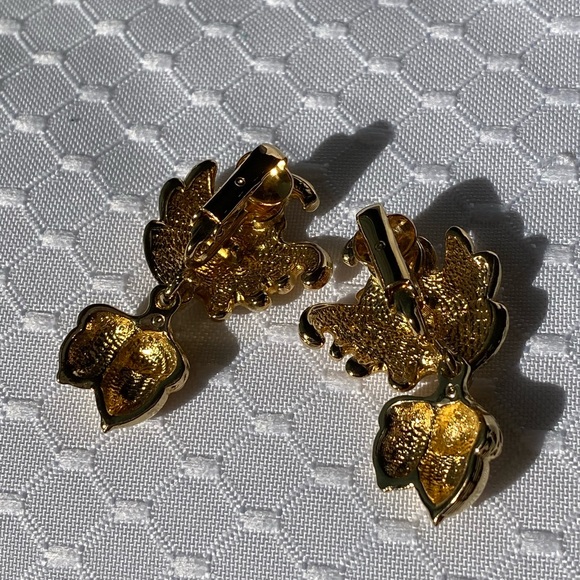Vintage Avon Acorn Drop Gold Plated Clip-on Earrings - Picture 11 of 13